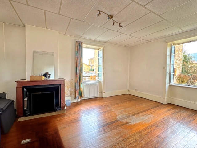 À Vendre   Appartement T3 à rénover   Centre de Chessy-les-M — photo du bien