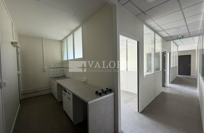 BUREAUX à LOUER — photo 4
