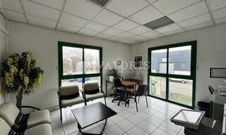 Bureau  110 m² à louer à Saint-Bonnet-de-Mure (69720)