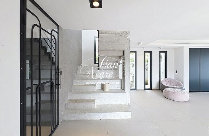 VILLA CALIFORNIENNE DE 180M² VUE MER & COLLINES À VENDRE À CAVAL — photo 2