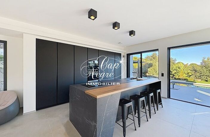 VILLA CALIFORNIENNE DE 180M² VUE MER & COLLINES À VENDRE À CAVAL — photo 3