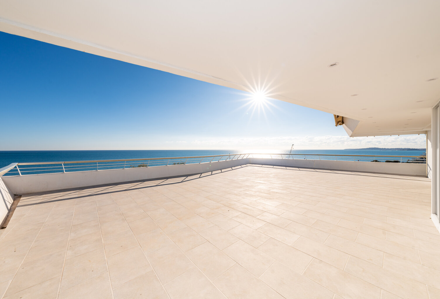 Pieds dans l'eau! Appartement avec terrasse d'angle 4 pièces — photo 1