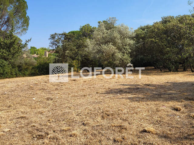 Terrain Villeneuve Les Avignon 749 m2 — photo du bien