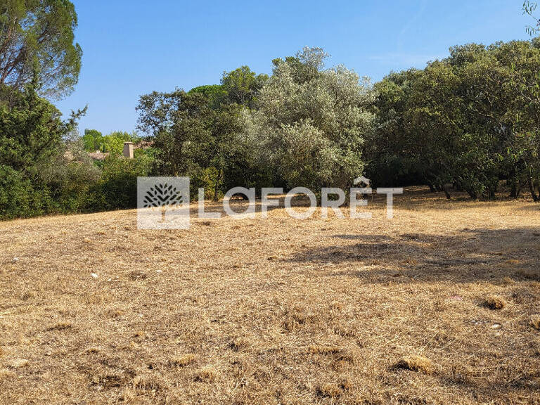 Terrain Villeneuve Les Avignon 749 m2 — photo 1