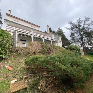 Maison 5 pièces 1300 €