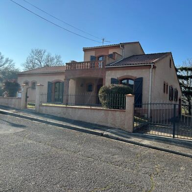 Maison 6 pièces 1900 €