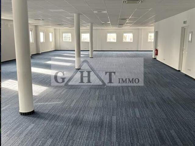 BUREAUX A LOUER A VILLENEUVE-LA-GARENNE — photo du bien