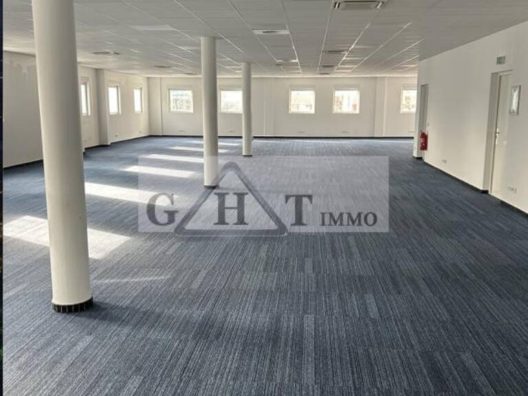 BUREAUX A LOUER A VILLENEUVE-LA-GARENNE — photo 1