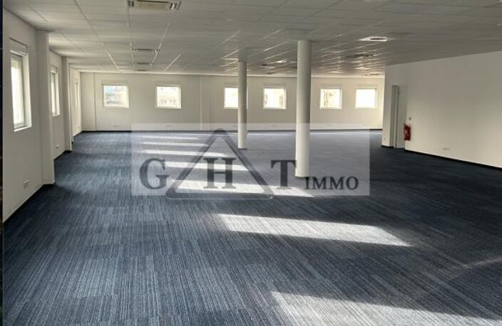 BUREAUX A LOUER A VILLENEUVE-LA-GARENNE — photo 2