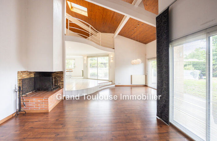 Jolie villa T7 au centre du village de Seilh, proche des ecoles — photo 5