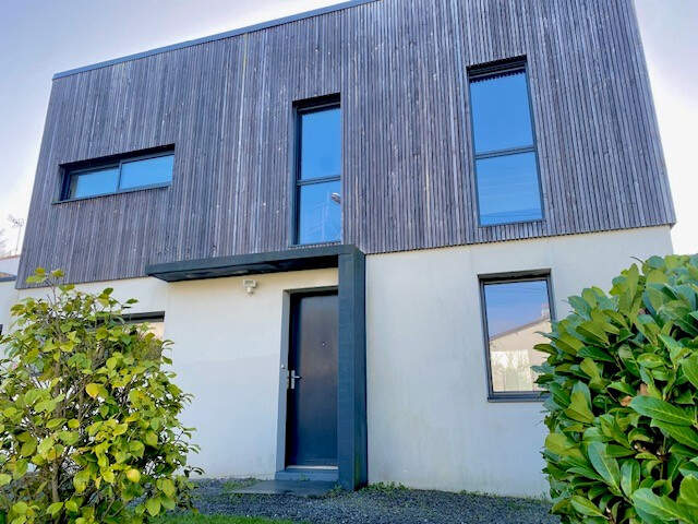 Maison contemporaine lumineuse à proximité du bourg de Saint — photo du bien