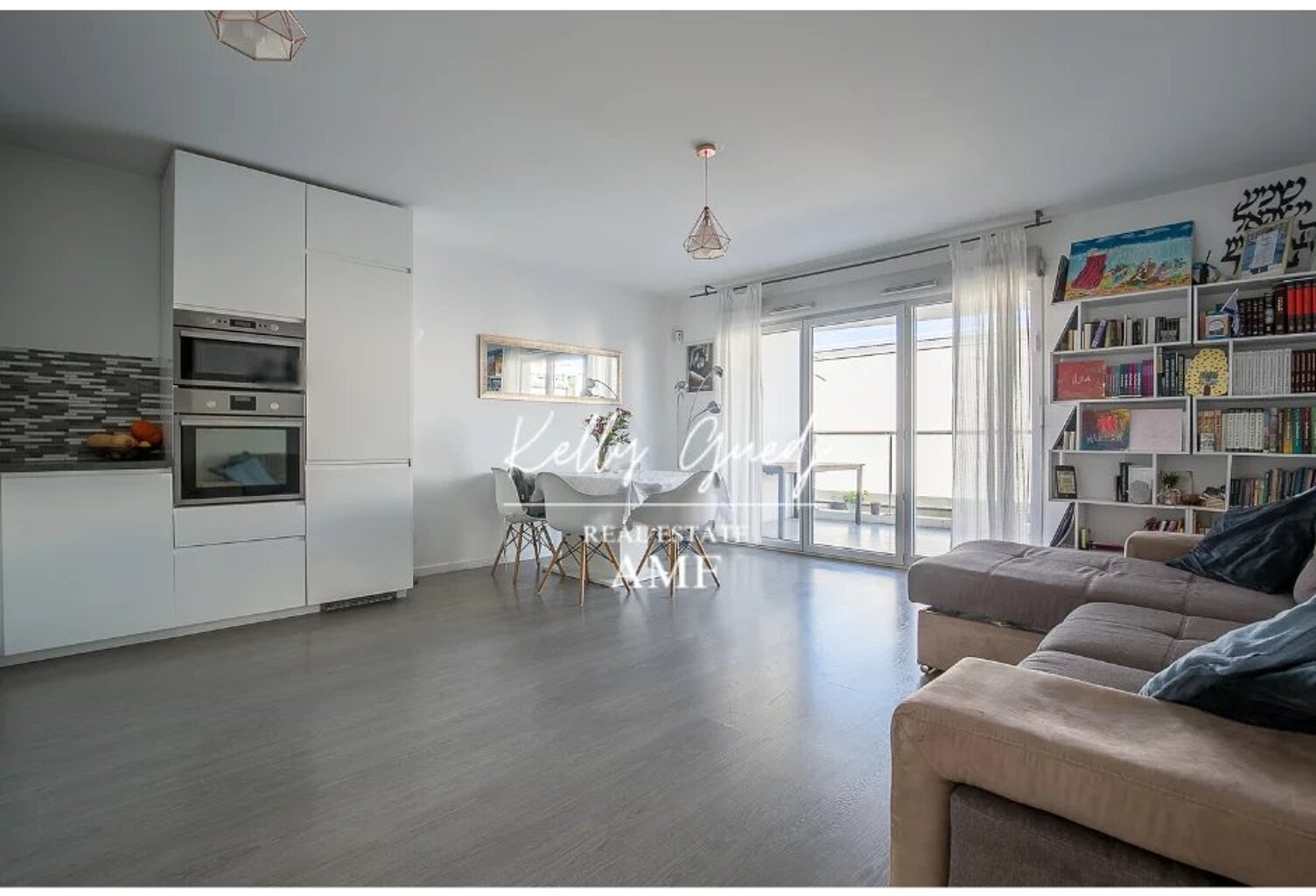 T3 AVEC TERRASSE 24 M2 SITUÉ À L'ALLÉE DES PINS — photo 1