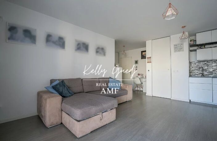 T3 AVEC TERRASSE 24 M2 SITUÉ À L'ALLÉE DES PINS — photo 4