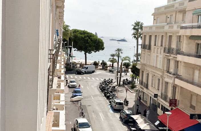 CROISETTE EXCEPTIONNEL T3 VUE MER LATÉRALE — photo 2