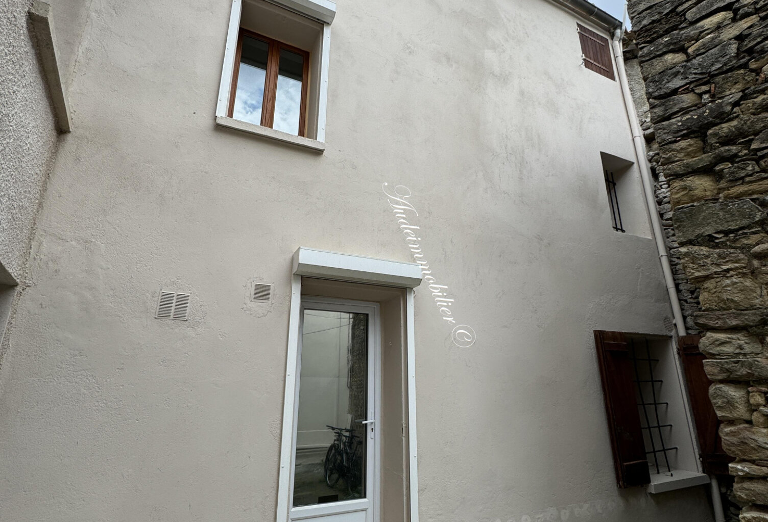 Maison de village avec garage — photo 1