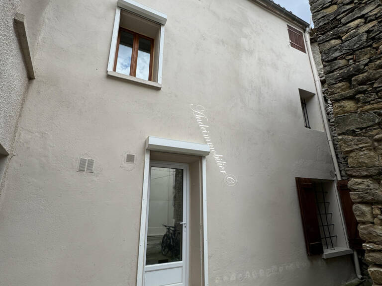 Maison de village avec garage — photo 1
