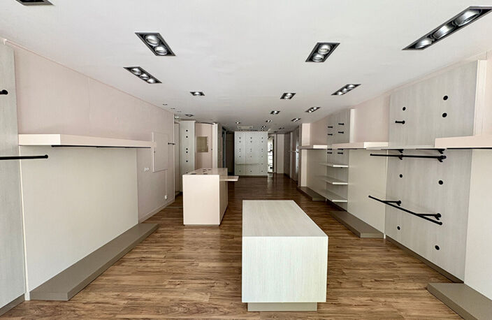 Local ou bureaux - VOIRON - 65 m2 — photo 2