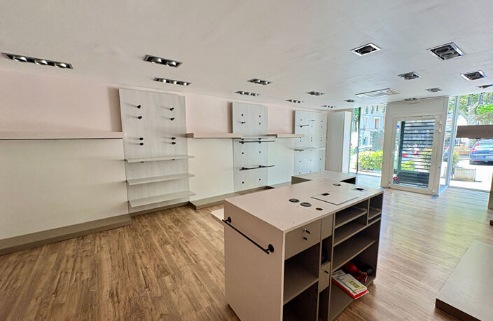 Local ou bureaux - VOIRON - 65 m2 — photo 3