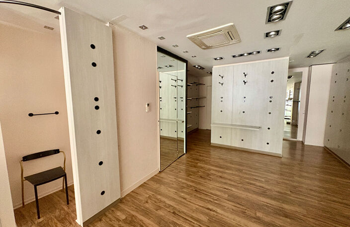 Local ou bureaux - VOIRON - 65 m2 — photo 4