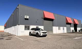 Commerce  816 m² à louer à Rognac (13340)