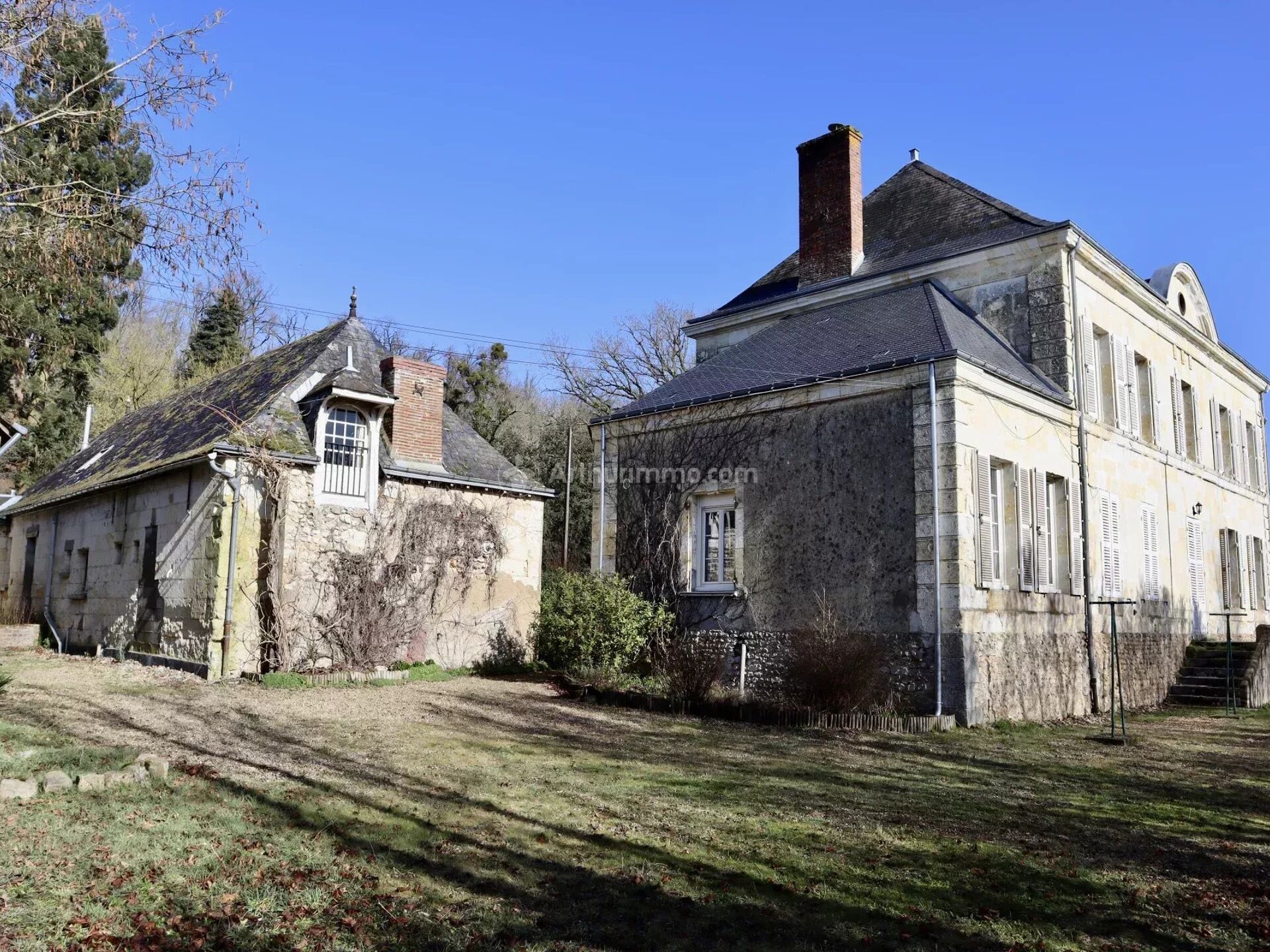 Maison 17 pièces 520 m² · à La Chartre-sur-le-Loir · 520 m² · 393 000 €