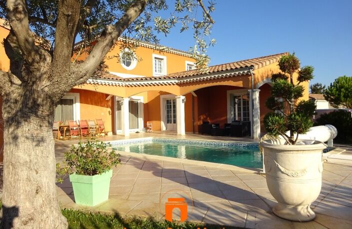 Villa — photo 2