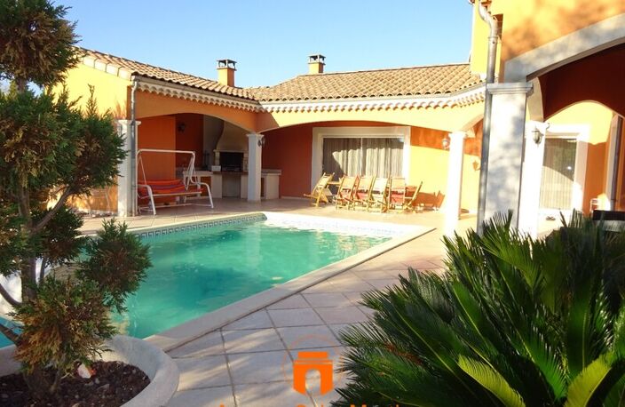 Villa — photo 3
