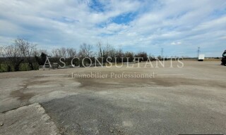 Local industriel  750 m² à louer à Saint-Pierre-de-Chandieu (69780)