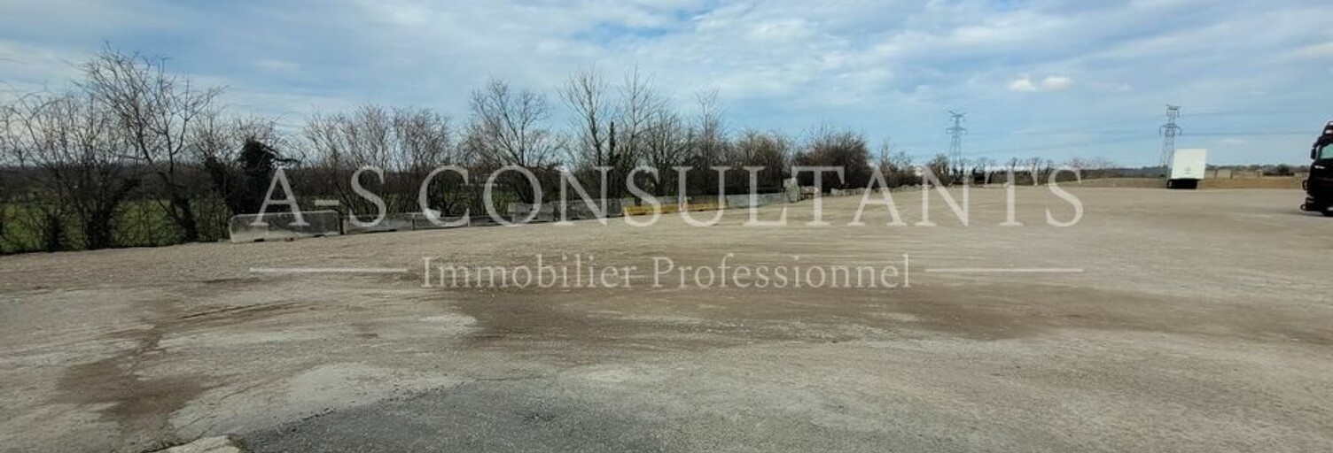 Local industriel  750 m² à louer à Saint-Pierre-de-Chandieu (69780)