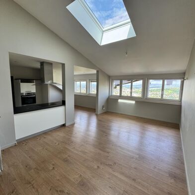 Appartement 4 pièces 902 €