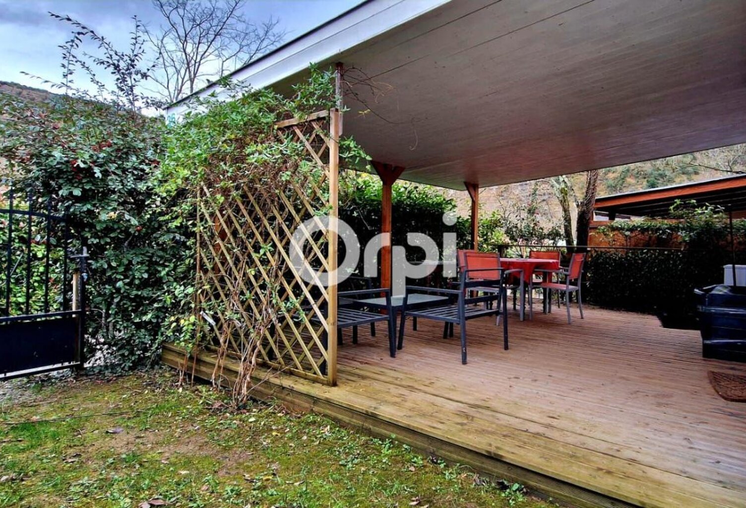 Terrain de loisir de 115m² avec chalet en bois et terrasse — photo 1
