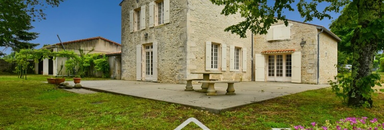 Maison 8 Pièces 226 m² à vendre à Mazeray (17400)