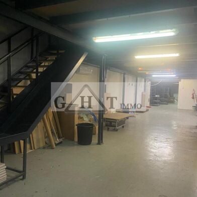 Local industriel  9650 €