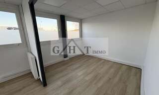 Bureau  300 m² à vendre à Vaux-le-Pénil (77000)