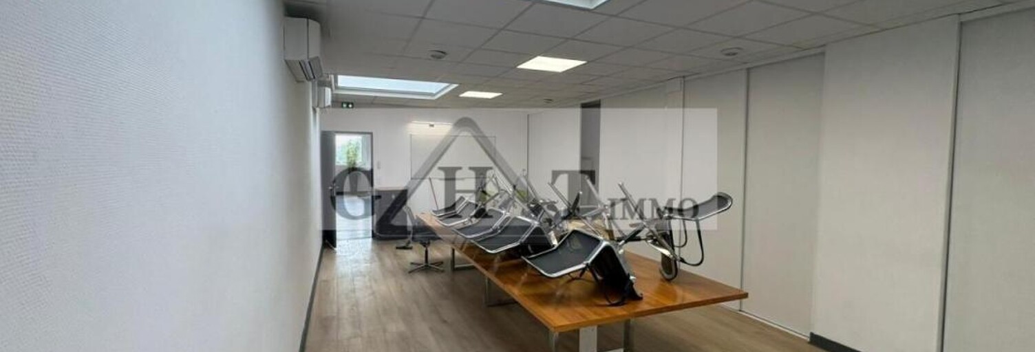 Bureau  300 m² à louer à Vaux-le-Pénil (77000)