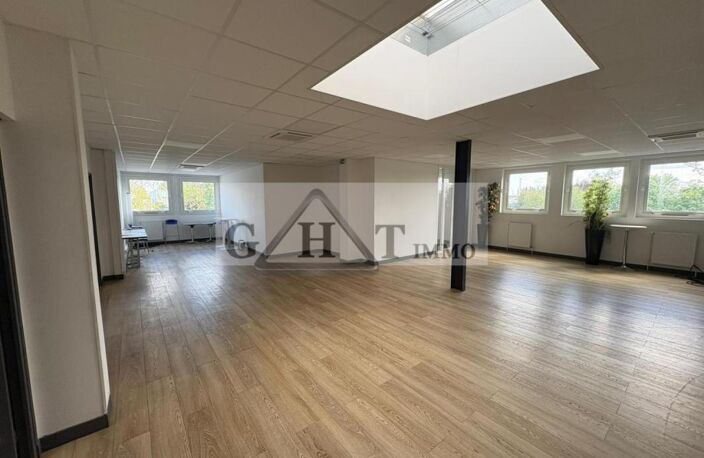 BUREAU 300 M² A VAUX LE PENIL A LOUER + 12 PLACES DE PARKING — photo 2