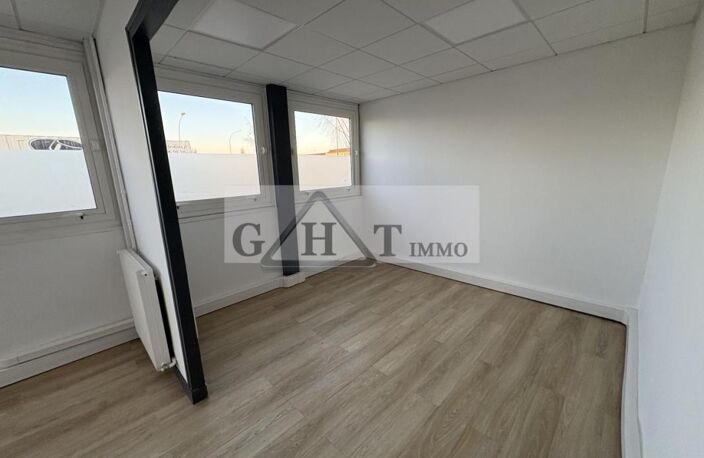 BUREAU 300 M² A VAUX LE PENIL A LOUER + 12 PLACES DE PARKING — photo 3
