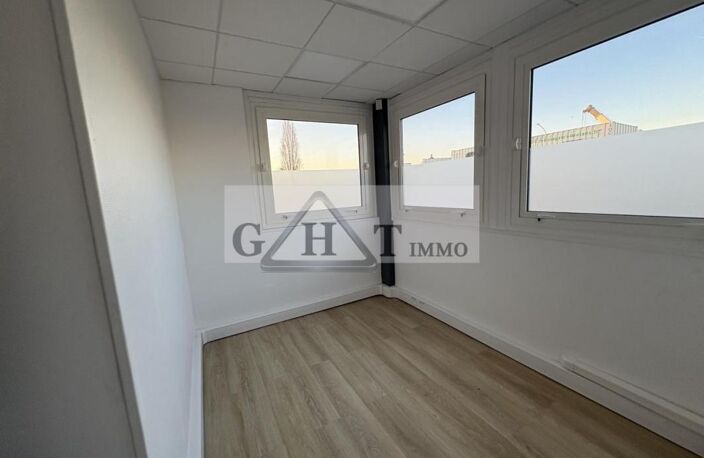 BUREAU 300 M² A VAUX LE PENIL A LOUER + 12 PLACES DE PARKING — photo 4