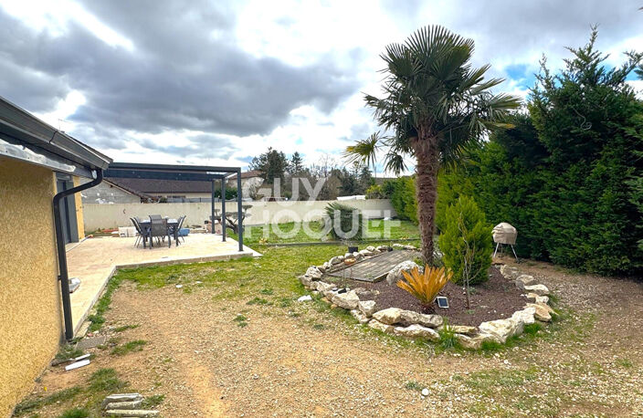 Villa de plain-pied avec beau jardin et garage — photo 2