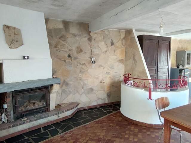 IDEAL  INVESTISSEURS OU MAISON DE VACANCES BEL ENSEMBLE DE MAISONS DE BOURG EN PIERRE DE 60 M² et 50 M² + ANNXE DE 40 M², LE TOUT SUR UN TERRAIN NON CLOS DE 954 M² — photo du bien