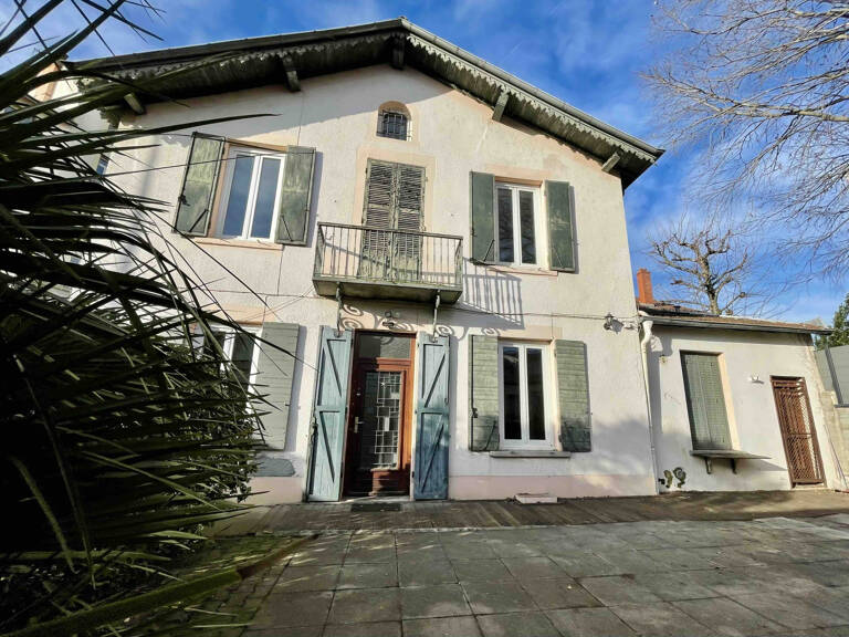Maison bourgeoise à rénover   6 pièces   Coeur de Montchat — photo 1