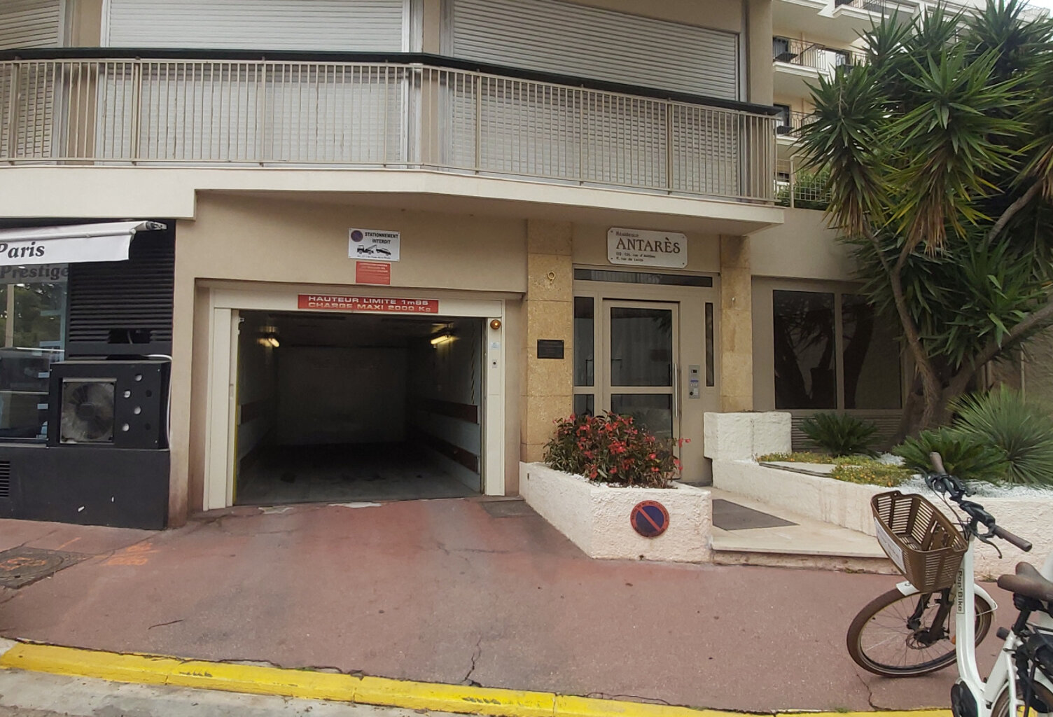 PARKING PRIVÉ SOUS SOL RUE D'ANTIBES IDEAL MOTOS OU VOITURE SANS PERMIS — photo 1