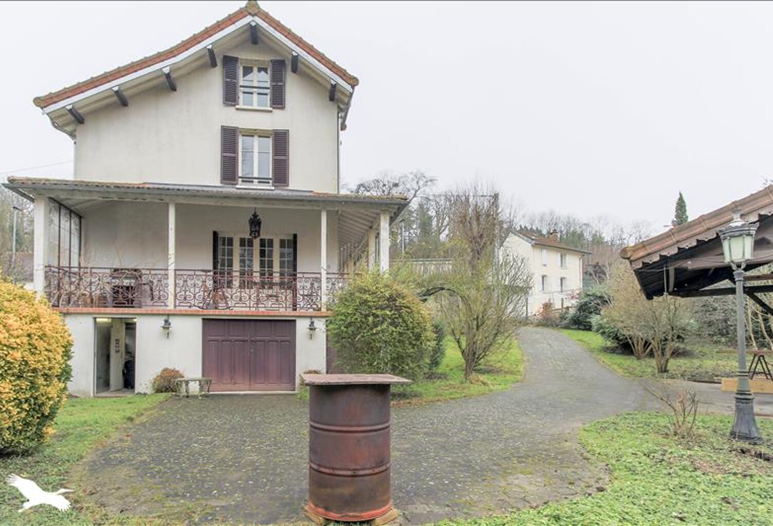 Maison en pierre de 6 pièces principales — photo 1