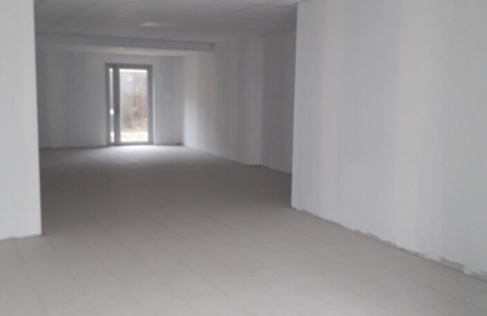 LOCAL COMMERCIAL — photo 3