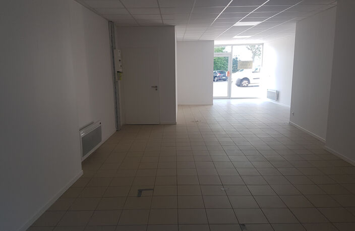 LOCAL COMMERCIAL — photo 4
