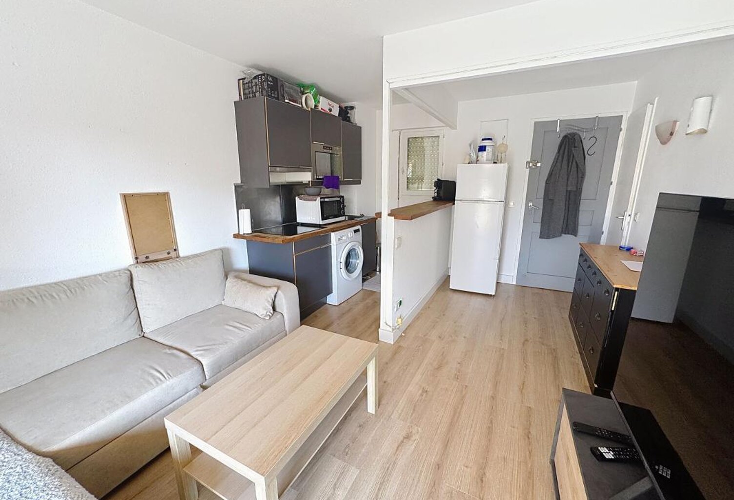 À Vendre – Appartement 2 Pièces vendu loué – Résidence Sécurisée avec Piscine — photo 1
