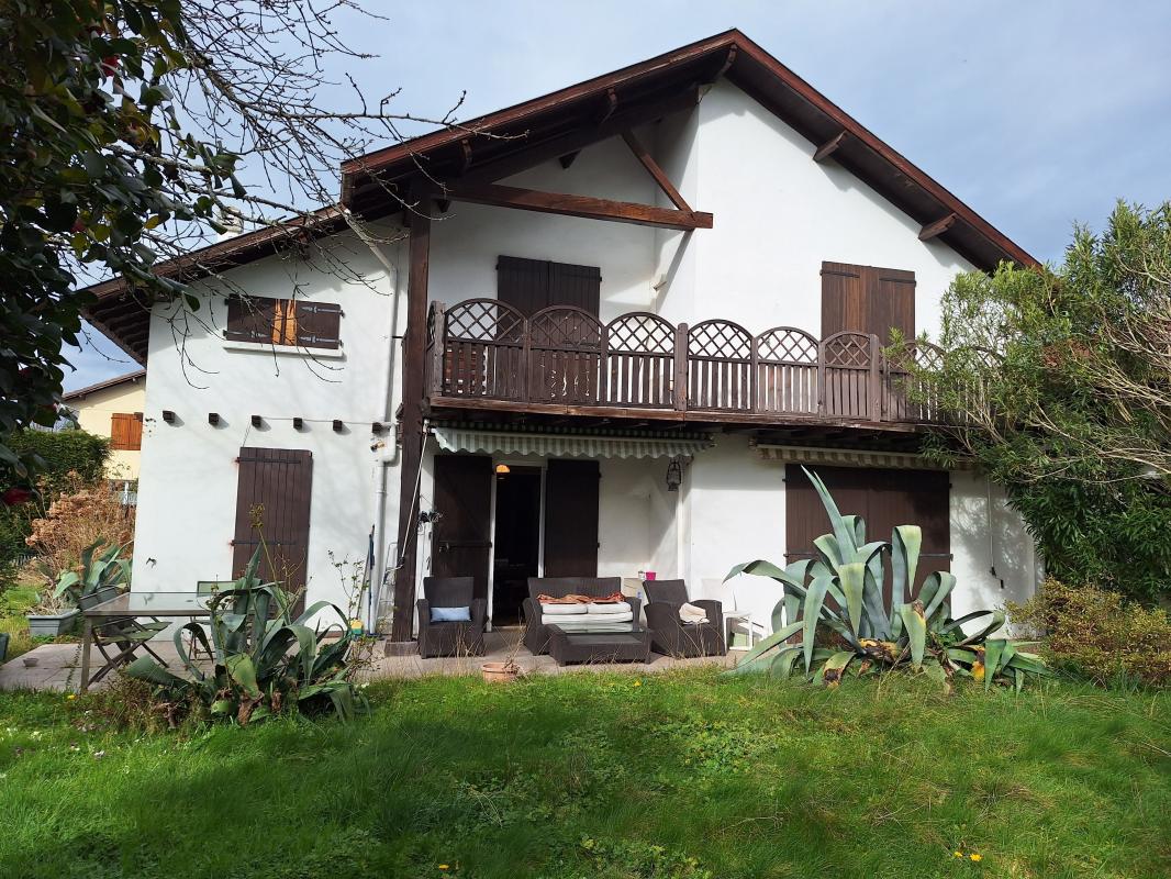 Villa / Maison  T5 à vendre Lons 64140