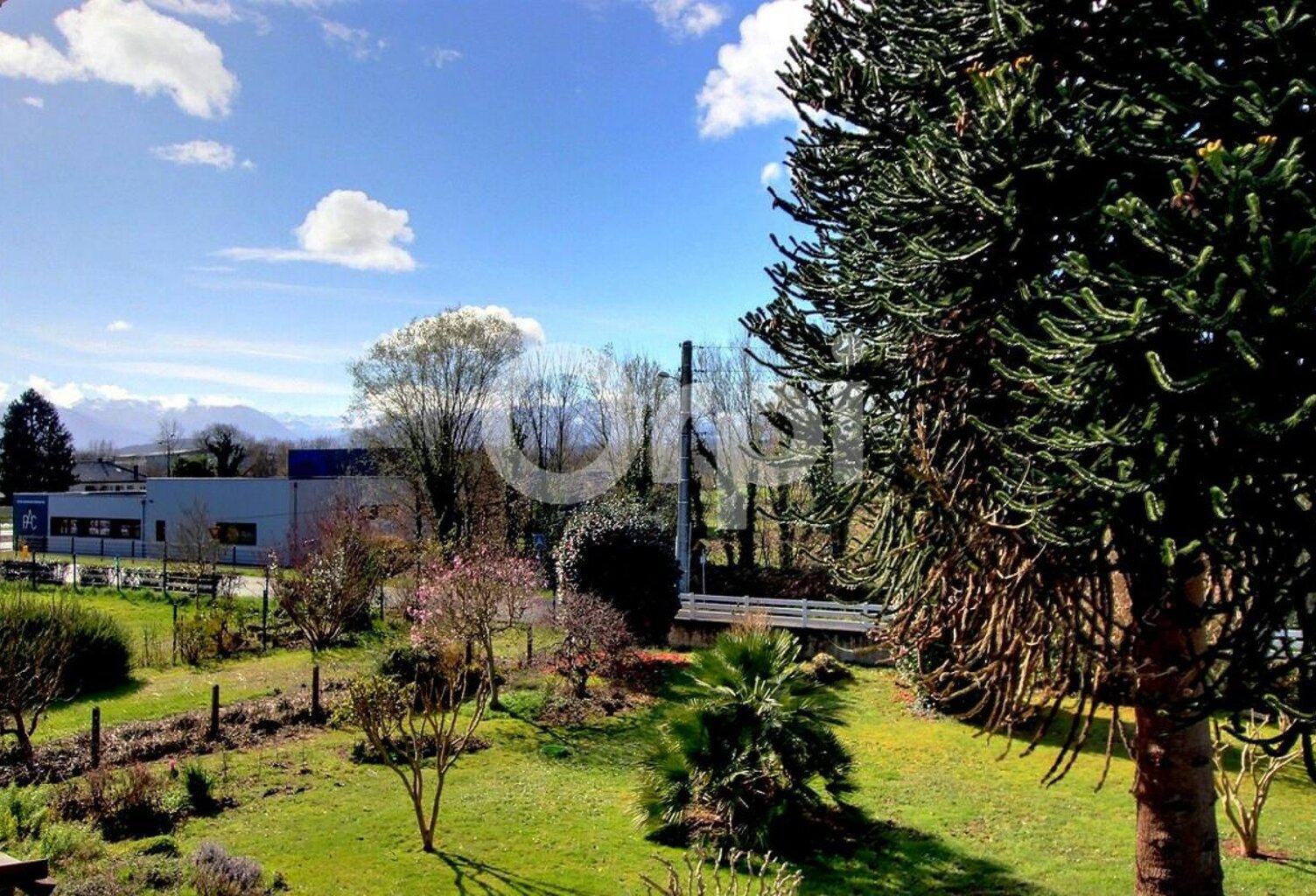 Charmante maison familiale avec jardin paysager, à 10 minutes de Pau — photo 1