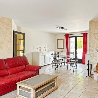 Maison 6 pièces 1600 €