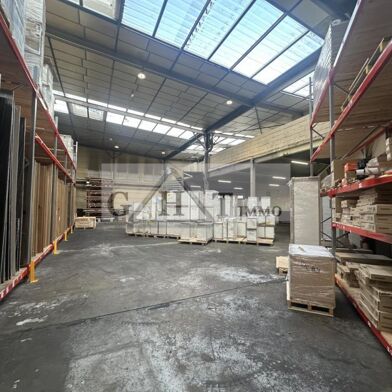 Local industriel  6440 €